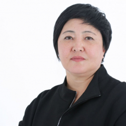 Клара Сооронкулова: Өмүрбек мырза! Атамбаев саясатка кийлигишпейт, ага ачык жана адилетүү сот гана керек деген сөзүңүздү унуттуңузбу?