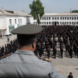 Тажикстан президентинен ырайым алган 378 кишинин арасында саясий себептен улам соттолгон бир да киши жок