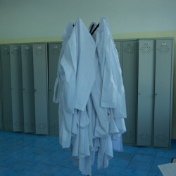 Пандемияда каза болгон 84 дарыгердин 28ине кенемте төлөндү