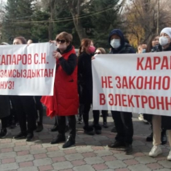 «Каравандын» соодагерлери Өкмөт үйүнө кирүүгө аракет кылышты