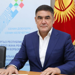 Курсан Асанов президенттикке талапкерлигин көрсөттү