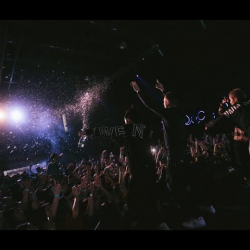 ВИДЕО - Бишкекте Covid-19 вирусунун айынан жүрүп жаткан чектөөлөргө карабай өтүп жаткан Улукманапонун концерти токтотулду