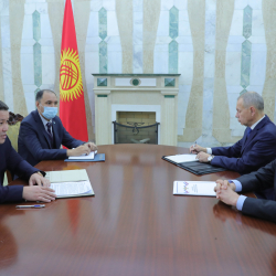 Президенттин милдетин аткаруучу Талант Мамытов Россиянын Кыргызстандагы элчиси Николай Удовиченкону кабыл алды