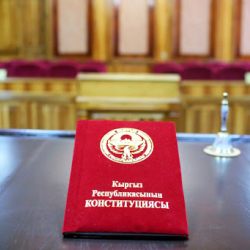 Конституциянын жаңы долбоорунда бир адамдын 5 жылдан эки мөөнөткө шайланышы сунушталып жатат