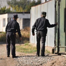 В домах двух айыл окмоту найдены холодные оружия