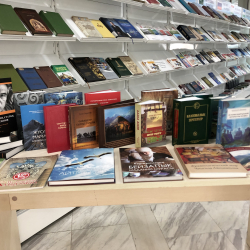 СҮРӨТ - Ташкентте Шанхай Кызматташтык Уюмунун билим залына кыргыз китептери өткөрүлүп берилди