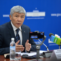 ФОТОРЕПОРТАЖ – Вице-премьер-министр – КР Президентинин мөөнөтүнөн мурда шайлоосун уюштуруу боюнча Республикалык штабдын төрагасы Максат Мамыткановдун басма сөз жыйыны