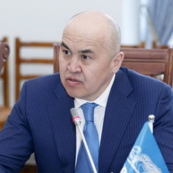 Алтынбек Сулайманов: «Референдум өткөрүп, баш мыйзамды алмаштырсак эле жашоосу оңолуп кетчүдөй сезишет»