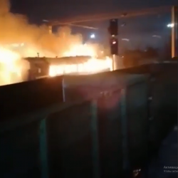 Жүрүп бараткан вагондор өрттөнүп кетти