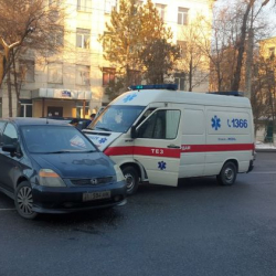 Бишкекте тез жардам унаасы кырсыкка кабылды