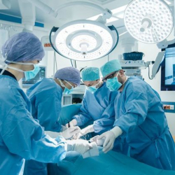 2021-жылы дагы медицина кызматкерлеринин айлыгы жогорулабайт