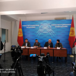 Орус тили Кыргызстандын расмий тили бойдон калат