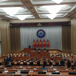 Жогорку Кеӊештин Бюджет жана финансы боюнча комитети парламенттик угуу өткөрөт