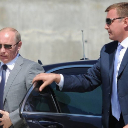 Отвечающий за охрану самого Путина застрелился прямо во время работы