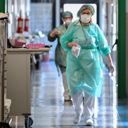Кыргызстанда дагы 371 адамдан коронавирус жана пневмония табылды, 4 бейтап каза болду