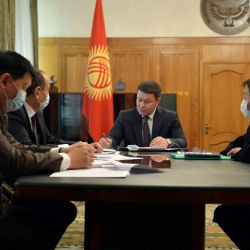 Талант Мамытов принял глав Минздрава и Республиканского центра СПИД