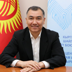 Равшан Жээнбеков: “Кол тамга атайылап авторитардык бийликтер тарабынан ойлоп чыгарылган тоскоолдук”