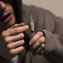 Оюн-зоок борборунда белгисиз жаран ийне сайынып…