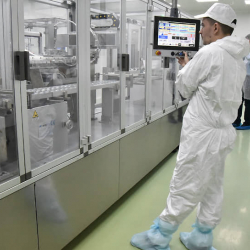 Вируска каршы вакцинанын биринчи тобу Лондондун түштүгүнө жеткирилди