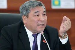 Рыскелди Момбеков: “Дыйкан” базарынын жабылышына Ак үйдүн 7-кабатында кызыктар адамдар бар болчу