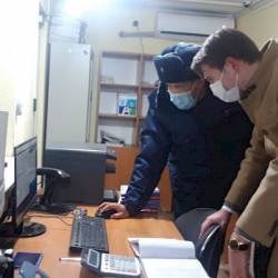 Артем Новиков Баткендеги өткөрүү  пункттарынын иштери менен таанышты