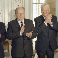 Беловежский көмүскө бүтүмү: Талкалаганды билебиз, бирок жарата албайбыз