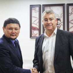 СҮРӨТ - Финполдун башчысы Жапыкеев бизнес-акыйкатчы Робин Орд-Смит менен жолугушту