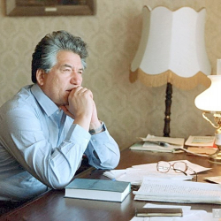 ӨКМдин кызматкерлери Айтматовдун чыгармаларынан үзүндү тартуулашты