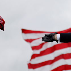 Трамп дагы деле үмүтүн үзө элек... АКШнын Жогорку соту Техас штатынын шайлоо жыйынтыктарын жокко чыгаруу арызын кабыл алган жок