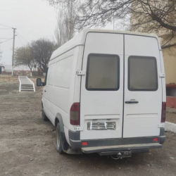 Тажикстанга мыйзамсыз күйүүчү-майлоочу май ташууга аракет кылгандар кармалды