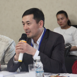 Нуржигит Кадырбеков: «Атыр», «жатыр» деген сөздөрдү адабий тилде колдоно берсек, тил байымак