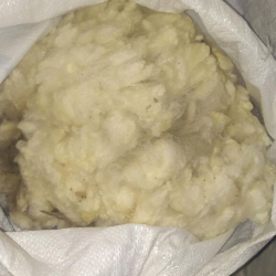 Чек аралар жабык болгондуктан койдун жүнү сатылбай жатат