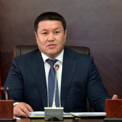 Мамытов санариптик технологияларды киргизүүнү активдештирүү боюнча Жарлыкка кол койду