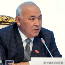 Депутаттын кылмыш ишин жабуу үчүн андан 160 миң доллар талап кылышкан