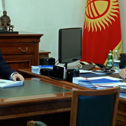 Мамлекетчил духу жок Абдил Сегизбаев кантип уялбай президент болом дейт?
