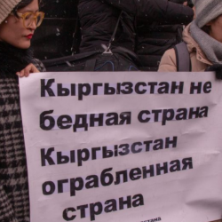 Кыргызстанцы считают самой большой проблемой политическую нестабильность