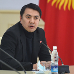 ВИДЕО - Депутаттар жыйын учурунда жакалаша кетти