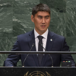 Чыңгыз Айдарбеков билимдүү жаштарды бириктирген “иновация” кыймылын түздү