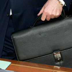 Жаныбек Бекназаров ээлеген кызматынан бошотулду