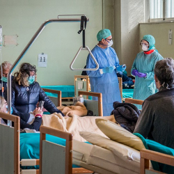 COVID-19: Европада калкты жапырт эмдөө башталды