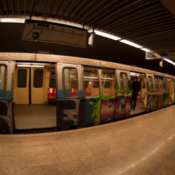 ВИДЕО - «Жанынан тойгонбу» Поезддин алдына секирген аял аман калды