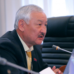 Эсенгул Исаков: «Мамлекетти башкарам деген адамдар ушак айтуудан, бирөөнү каралоодон, элди бөлүп-жаруудан алыс болушу керек»