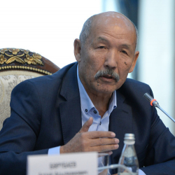 Ишенбай Кадырбеков: «Мыйзамсыз референдумду жокко чыгаруу керек»