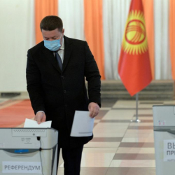 Мамытов президенттик шайлоодо жана референдумда добуш берди
