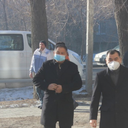 Президенттикке талапкер Равшан Жээнбеков үй-бүлөсүн Америкага кетирген