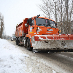 СҮРӨТ/ВИДЕО - Кар баскан Бишкекти тазалаган кызматкерлер