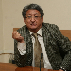 Алмазбек Акматалиев: «Президенттик башкарууда парламенттеги саясий коррупция токтойт»