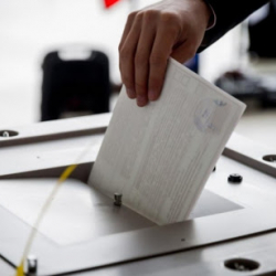 Референдум боюнча бюллетендер кол менен саналып бүттү