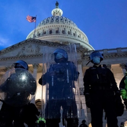 Вашингтон аскердик казармага айланды