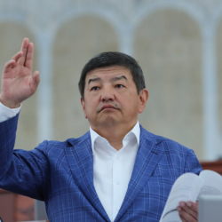 Акылбек Жапаров кыргыз мигранттарын Москвага эшелон менен жөнөтүүнү сунуштады
